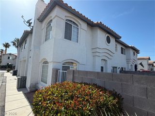 8200 Diamond Star Court, Las Vegas, NV 89145