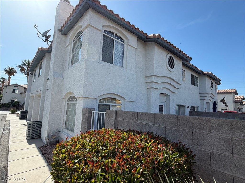 8200 Diamond Star Court, Las Vegas, NV 89145