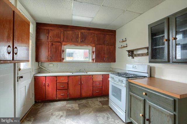 925 W COLLEGE AVE, York, PA 17401