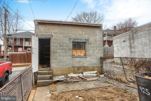 925 W COLLEGE AVE, York, PA 17401