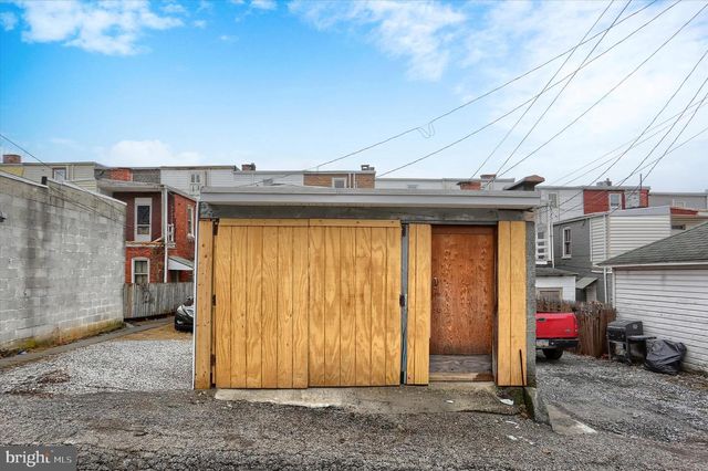 925 W COLLEGE AVE, York, PA 17401