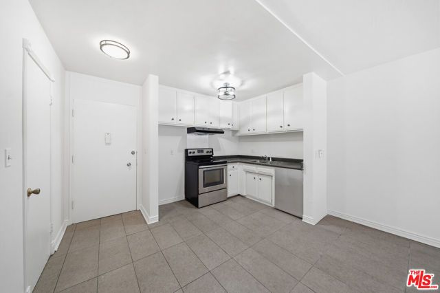 425 S Kenmore Avenue 111, Los Angeles, CA 90020