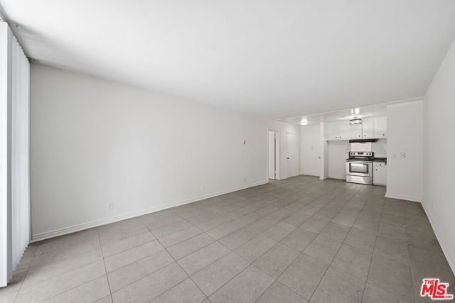 425 S Kenmore Avenue 111, Los Angeles, CA 90020