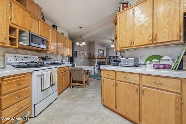 14884 N Batchelder St, Rathdrum, ID 83858