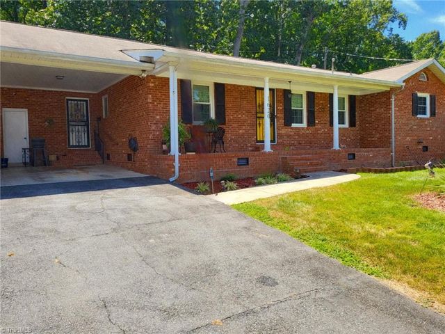 1620 Seven Oaks Place, High Point, NC 27265