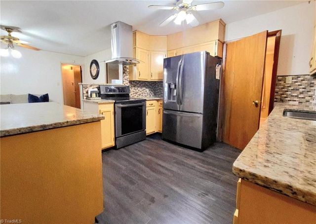1620 Seven Oaks Place, High Point, NC 27265