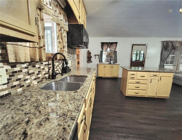 1620 Seven Oaks Place, High Point, NC 27265