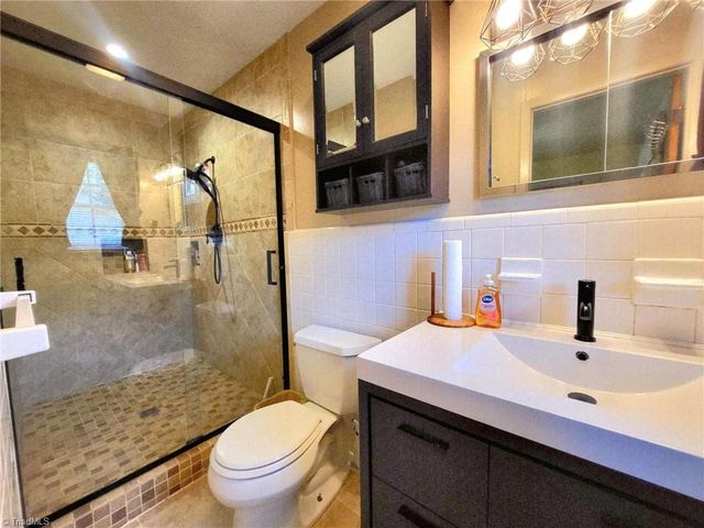 1620 Seven Oaks Place, High Point, NC 27265