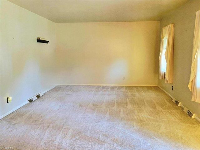 1620 Seven Oaks Place, High Point, NC 27265