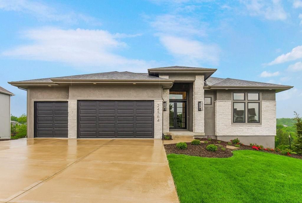 24564 W 124th Terrace, Olathe, KS 66061