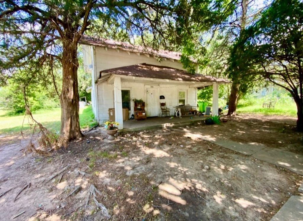208 N 7th Street, Okemah, OK 74859