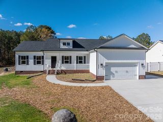 2047 Puetts Chapel Road, Bessemer City, NC 28016