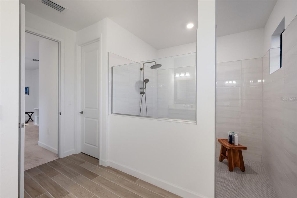 Image 20 of property listing at 4913 COASTAL DAYS LANE, Lakewood Ranch, FL 34211
