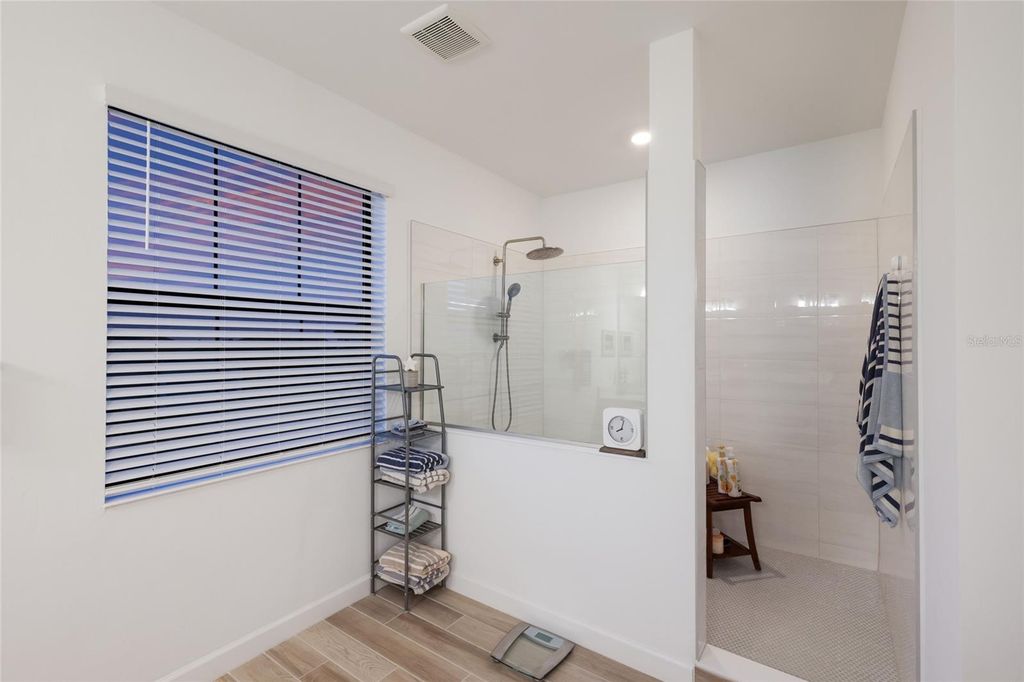 Image 26 of property listing at 4913 COASTAL DAYS LANE, Lakewood Ranch, FL 34211