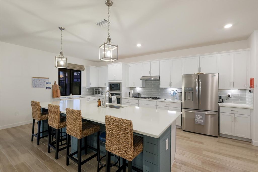 Image 10 of property listing at 4913 COASTAL DAYS LANE, Lakewood Ranch, FL 34211