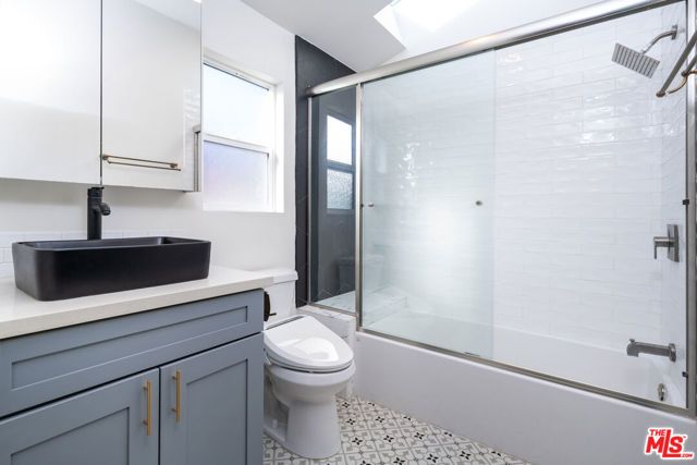 6461 Whitman Avenue, Los Angeles, CA 91406