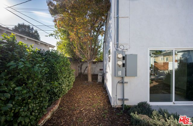 6461 Whitman Avenue, Los Angeles, CA 91406