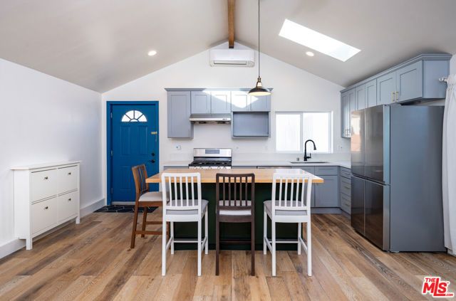 6461 Whitman Avenue, Los Angeles, CA 91406