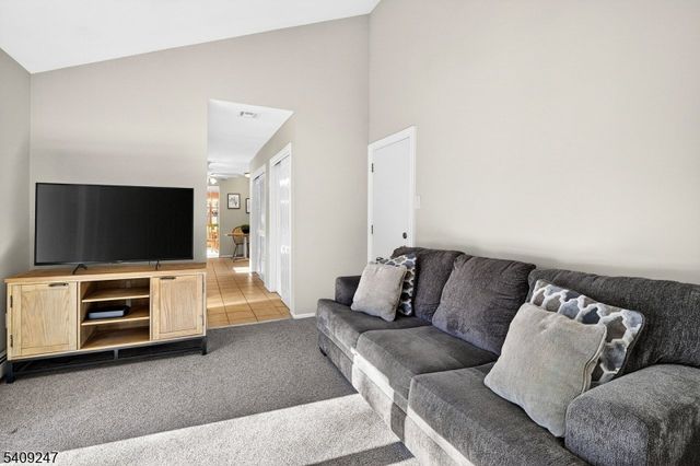 141 Terhune Ln, Hillsborough Twp., NJ 08844