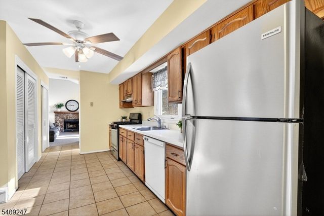 141 Terhune Ln, Hillsborough Twp., NJ 08844