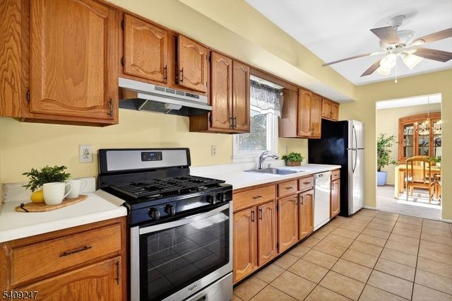 141 Terhune Ln, Hillsborough Twp., NJ 08844