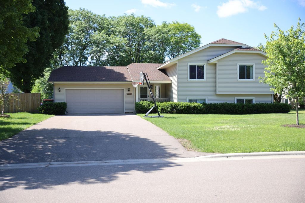 3930 99th Avenue NE, Blaine, MN 55014