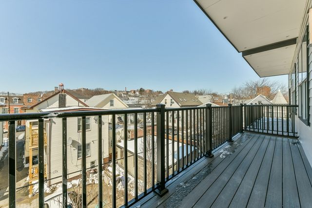87 Parker St 402, Chelsea, MA 02150