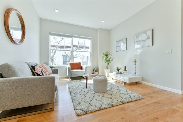 87 Parker St 402, Chelsea, MA 02150