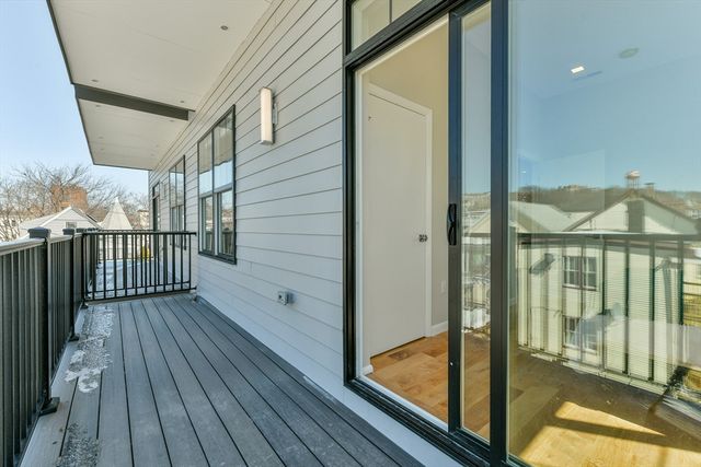 87 Parker St 402, Chelsea, MA 02150