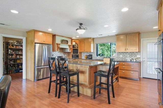 631 E Barnhart Rd, Turlock, CA 95382