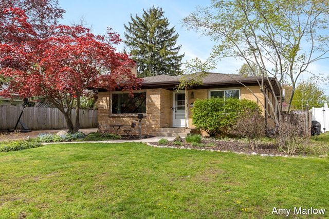 1553 Ridgewood Avenue, East Grand Rapids, MI 49506