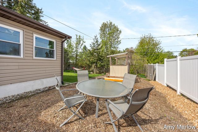 1553 Ridgewood Avenue, East Grand Rapids, MI 49506