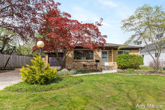 1553 Ridgewood Avenue, East Grand Rapids, MI 49506