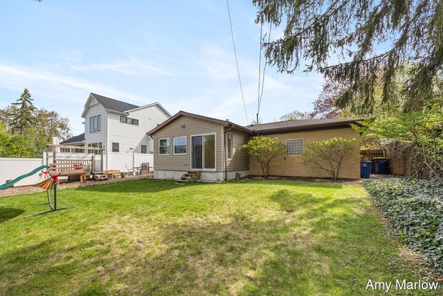 1553 Ridgewood Avenue, East Grand Rapids, MI 49506