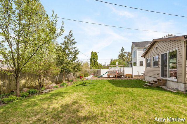 1553 Ridgewood Avenue, East Grand Rapids, MI 49506