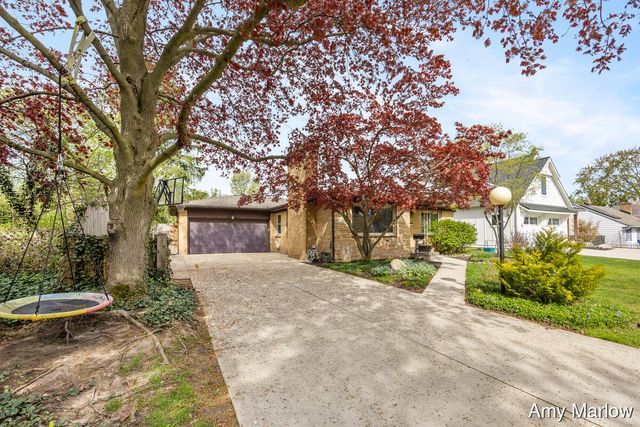 1553 Ridgewood Avenue, East Grand Rapids, MI 49506