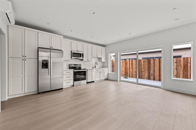 2505 W St, Sacramento, CA 95818