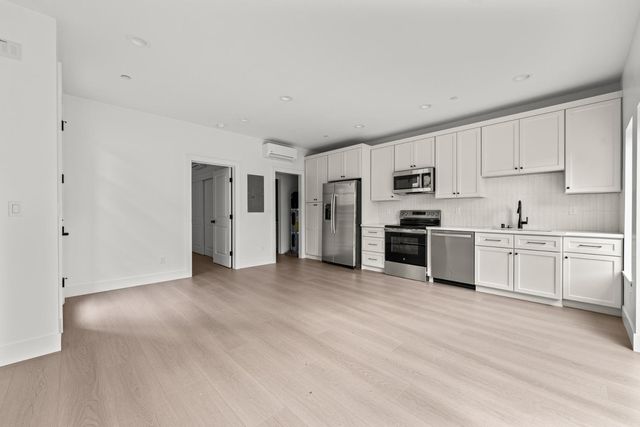 2505 W St, Sacramento, CA 95818