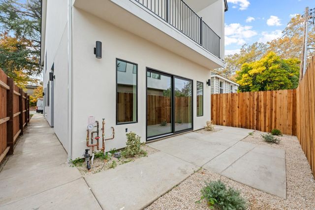 2505 W St, Sacramento, CA 95818