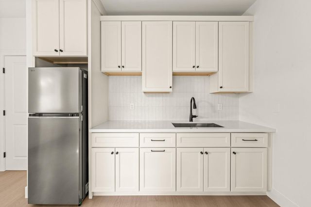 2505 W St, Sacramento, CA 95818