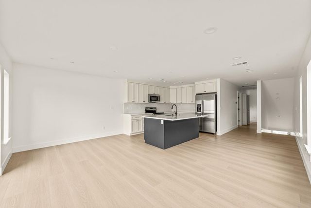 2505 W St, Sacramento, CA 95818