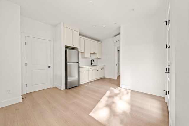 2505 W St, Sacramento, CA 95818