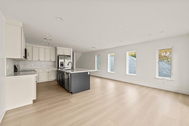 2505 W St, Sacramento, CA 95818