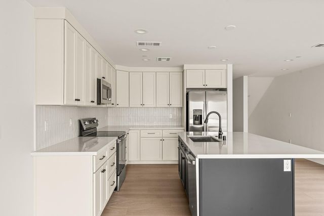 2505 W St, Sacramento, CA 95818