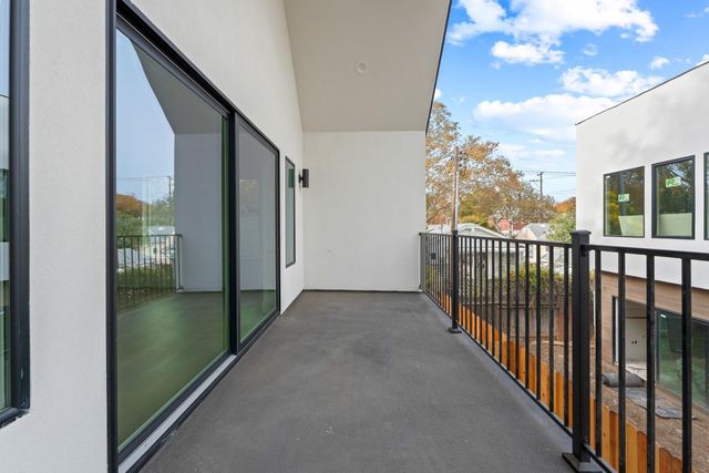 2505 W St, Sacramento, CA 95818