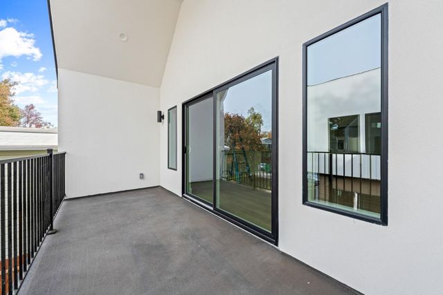 2505 W St, Sacramento, CA 95818