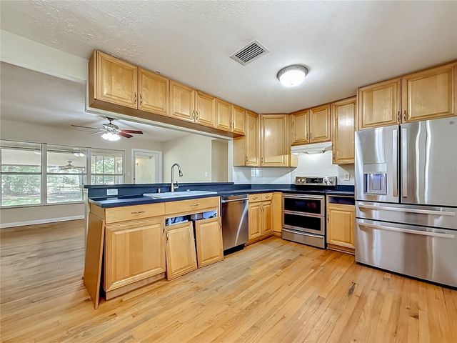 1003 W OUTBOUND PLACE, Tampa, FL 33612