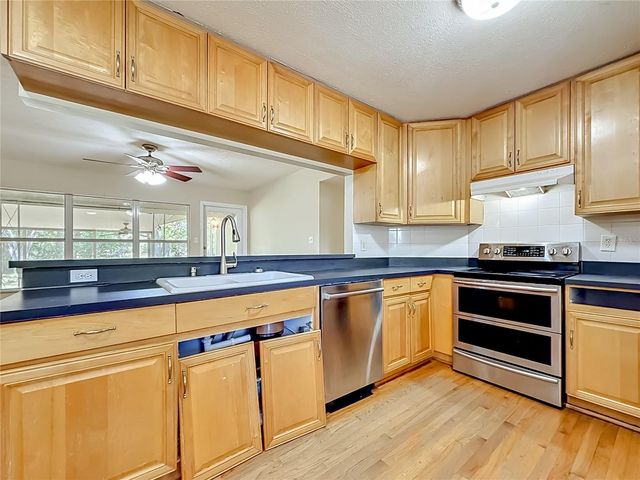 1003 W OUTBOUND PLACE, Tampa, FL 33612