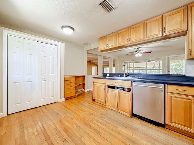 1003 W OUTBOUND PLACE, Tampa, FL 33612