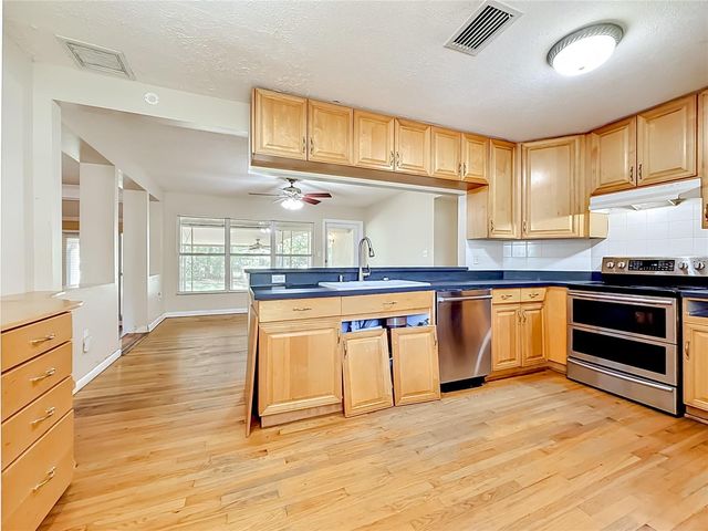 1003 W OUTBOUND PLACE, Tampa, FL 33612